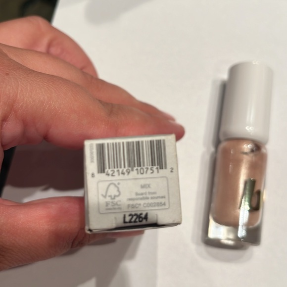 NWT Beauty Counter Lid Glow Cream Shadow Ombré Cream color - Luster like - Picture 5 of 5